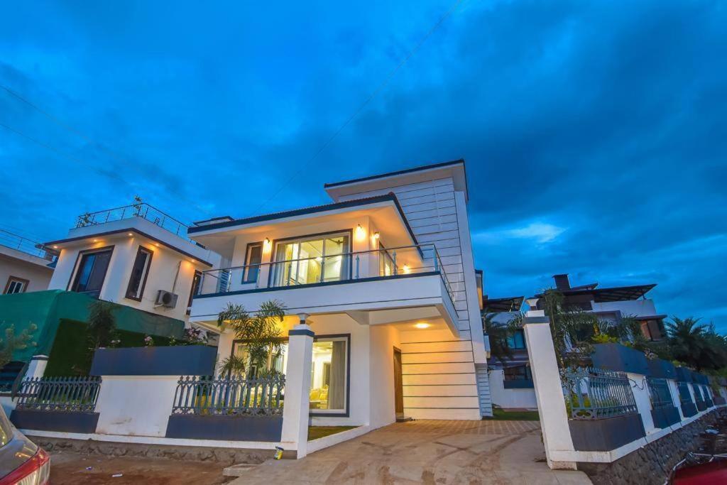 Royal Paradise Villa Lonavala Esterno foto